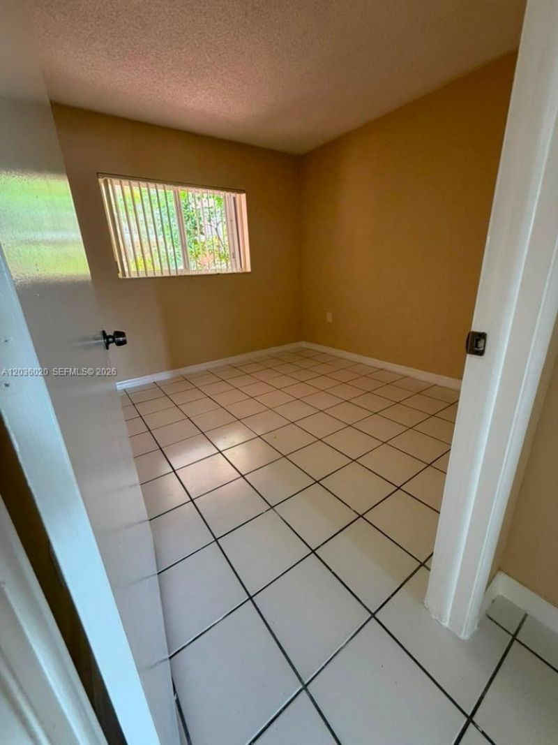 600 NW 32nd Pl , Unit 105, Miami, FL 33125 Photo