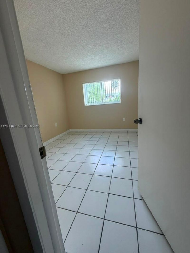 600 NW 32nd Pl , Unit 105, Miami, FL 33125 Photo
