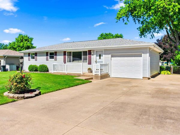 604 WHIPPOORWILL Drive, Washington, IL 61571