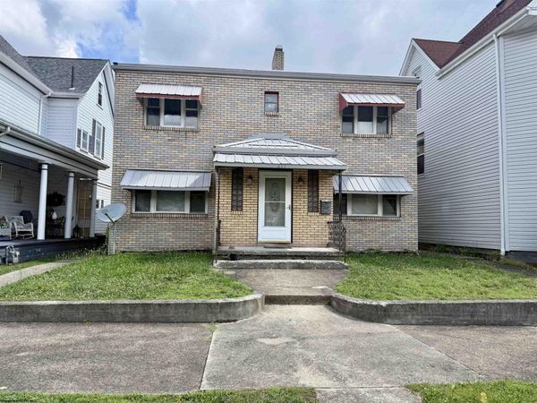 211 McGraw Avenue, Grafton, WV 24701