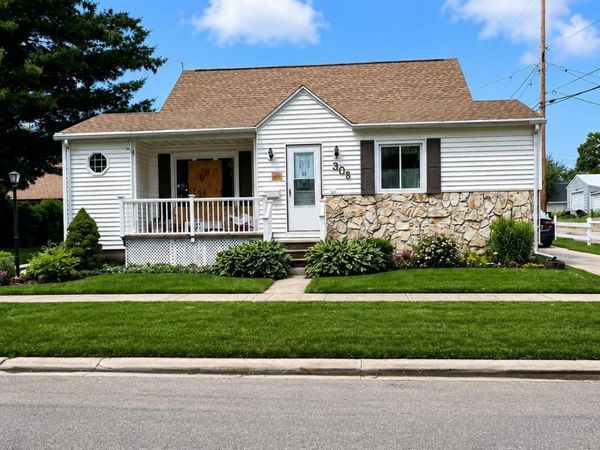 305 Pine Street, Reinbeck, IA 50669