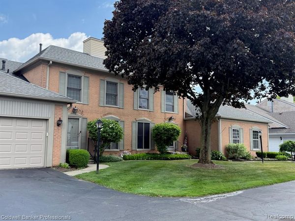 33374 Jefferson Avenue, St. Clair Shores, MI 48082