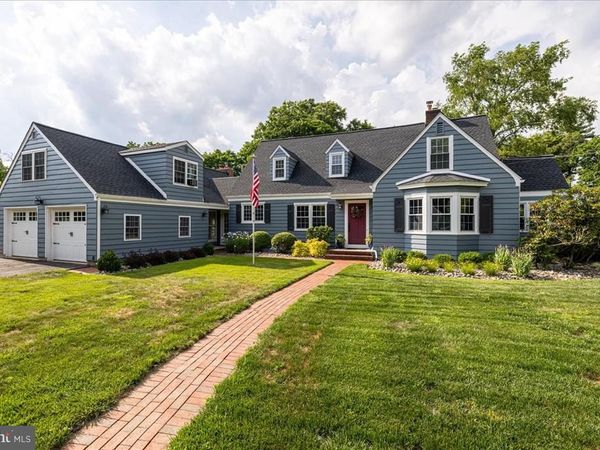 6 E SCHOOL LANE, YARDLEY, PA 19067