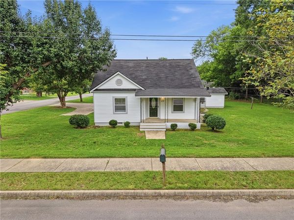 412 E H Street, Russellville, AR 72801