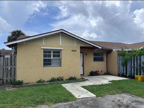 8682 Satalite Terrace, West Palm Beach, FL 33403