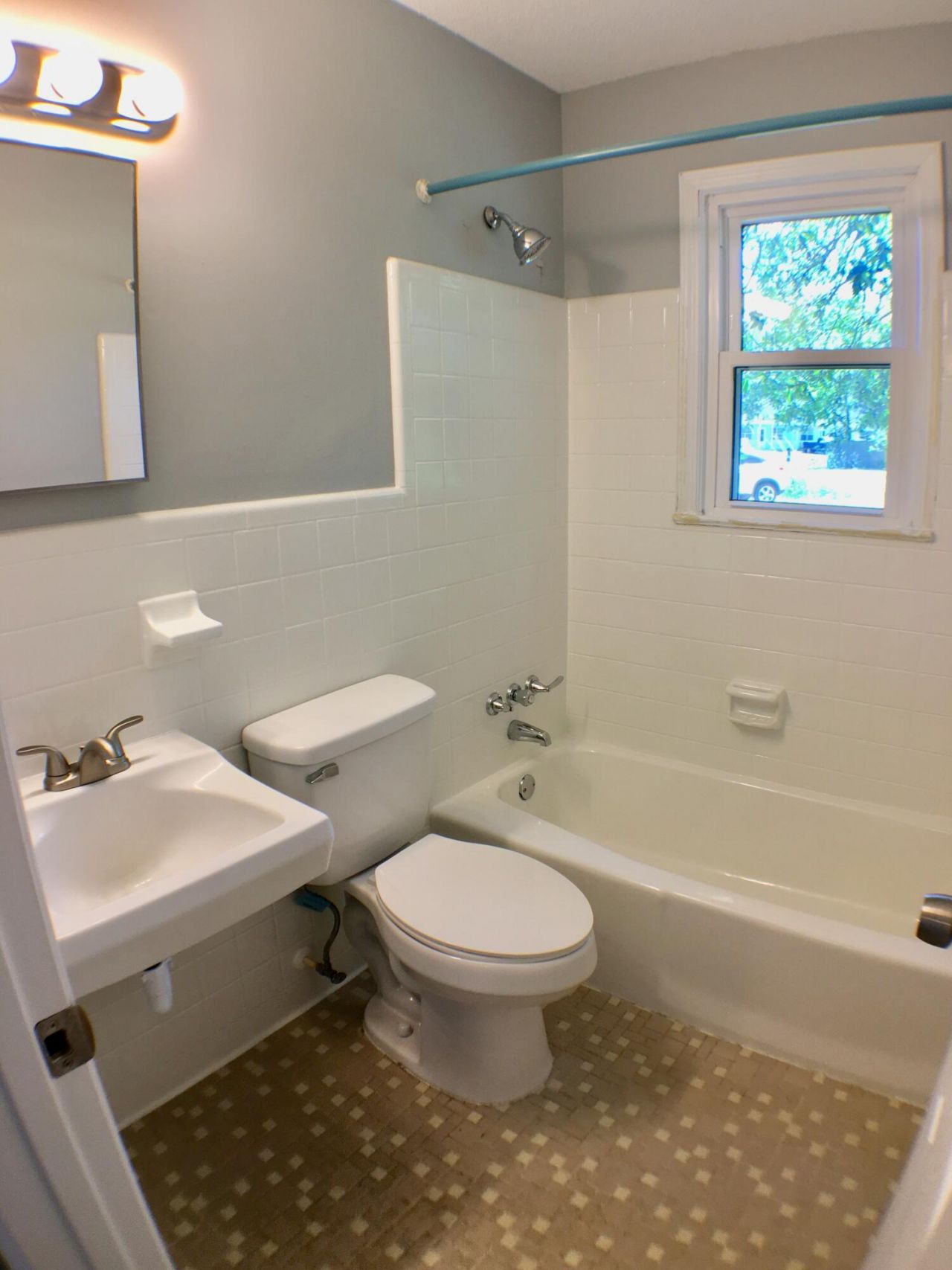1559 Brookbank Avenue Photo 8