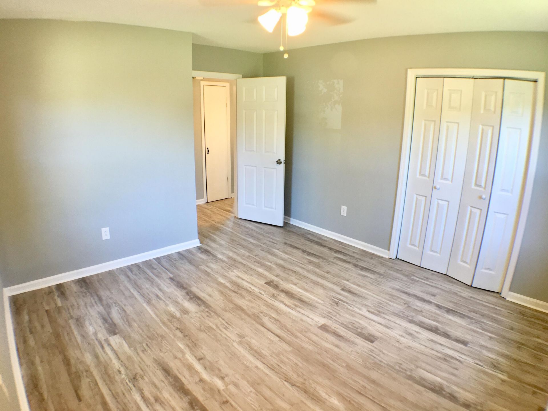 1559 Brookbank Avenue Photo 9