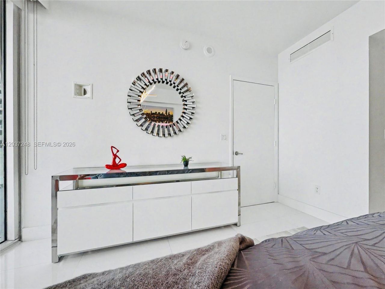 465 Brickell Ave , Unit 1605, Miami, FL 33131 Photo