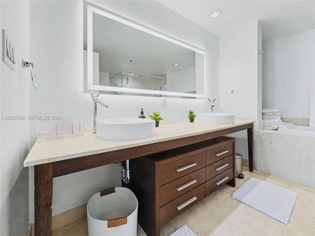 465 Brickell Ave , Unit 1605, Miami, FL 33131 Photo