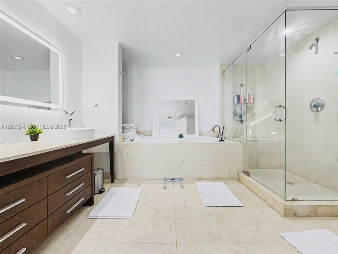 465 Brickell Ave , Unit 1605, Miami, FL 33131 Photo
