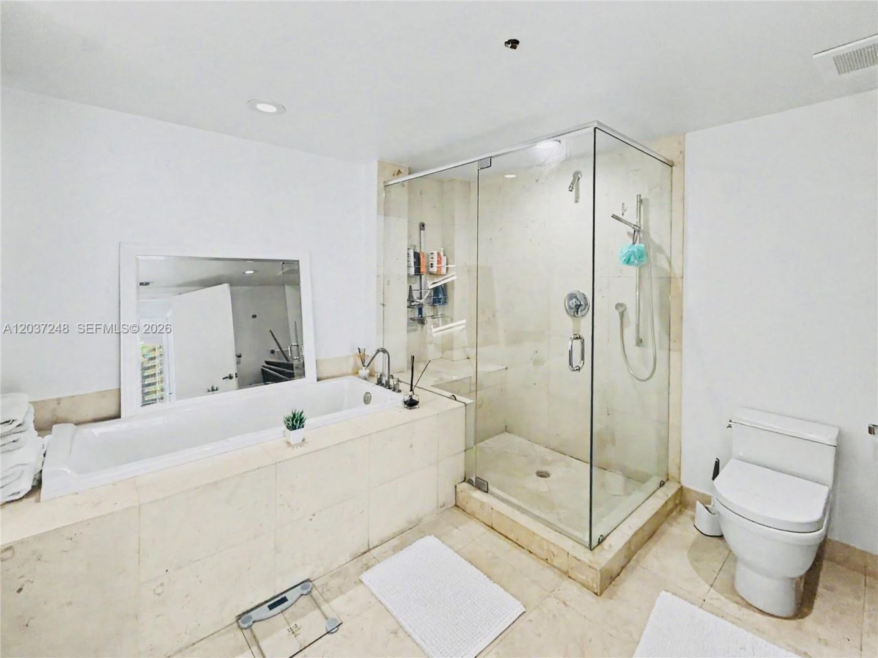 465 Brickell Ave , Unit 1605, Miami, FL 33131 Photo