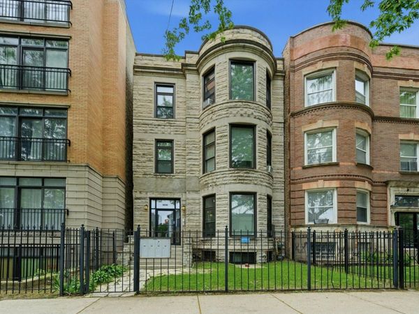 4030 S Indiana Avenue , Chicago, IL 60653