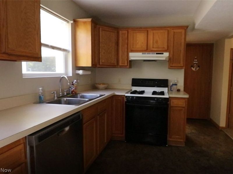2325 Lakeside Drive , Lakemore, OH 44250 Photo 5
