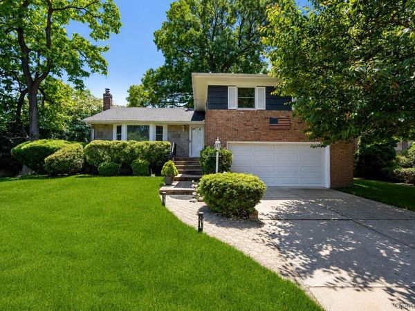 128 Atkinson Road, Rockville Centre, NY 11570