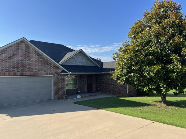 1704 Estates Drive, Grove, OK 74344