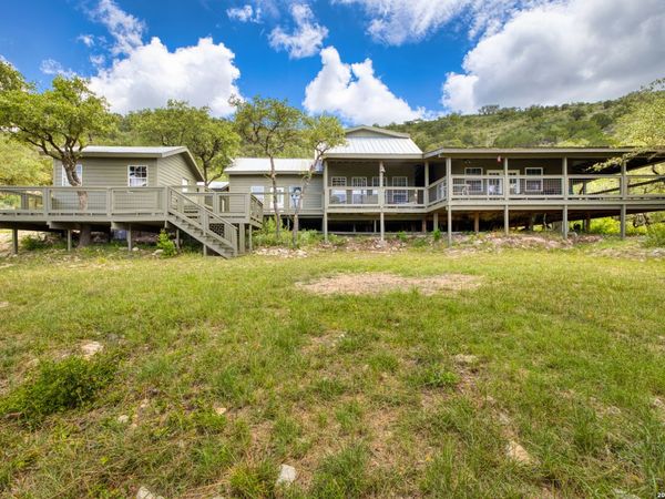 574 N Saddle Mountain Rd., Leakey, TX 78873