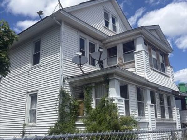 646-648 Carew St, Springfield, MA 01104