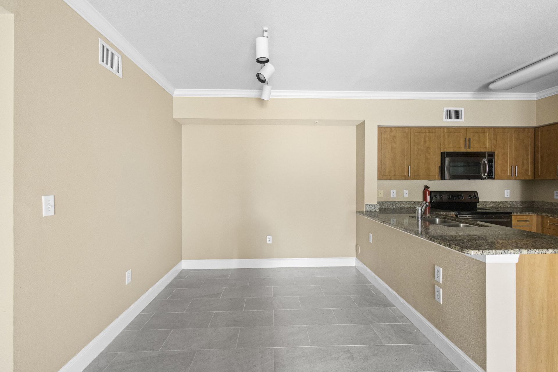 6450 Emerald Dunes Drive, Unit 103, West Palm Beach, FL 33411 Photo