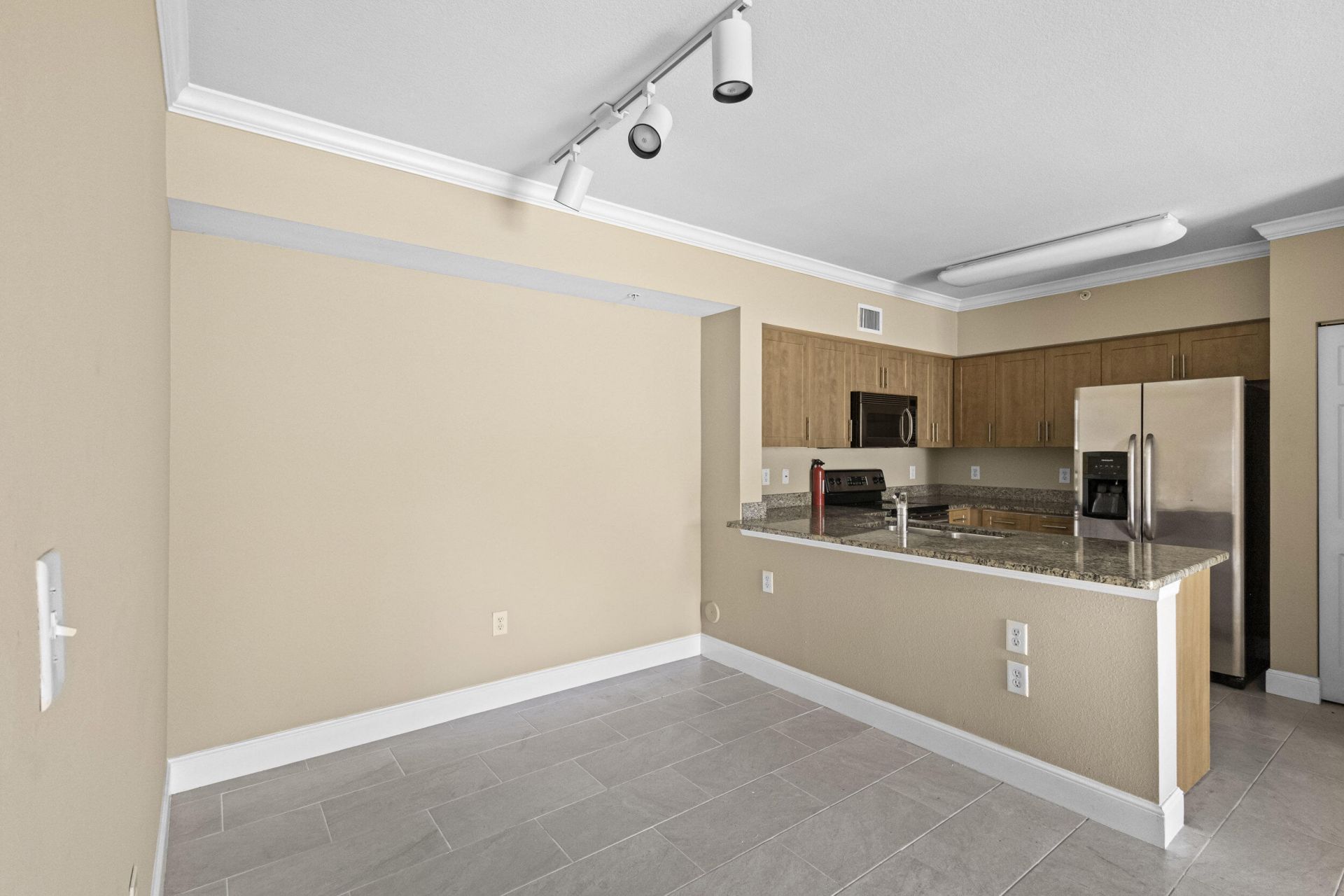 6450 Emerald Dunes Drive, Unit 103, West Palm Beach, FL 33411 Photo