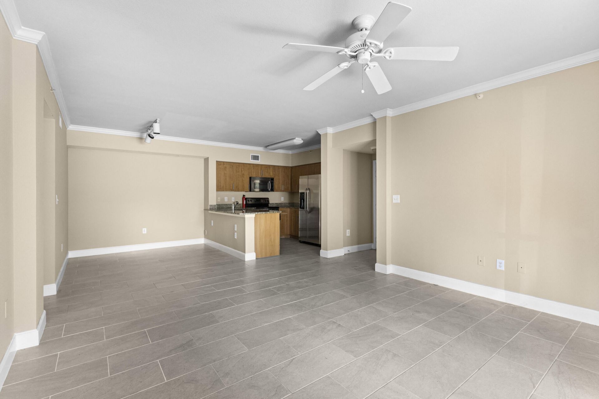 6450 Emerald Dunes Drive, Unit 103, West Palm Beach, FL 33411 Photo