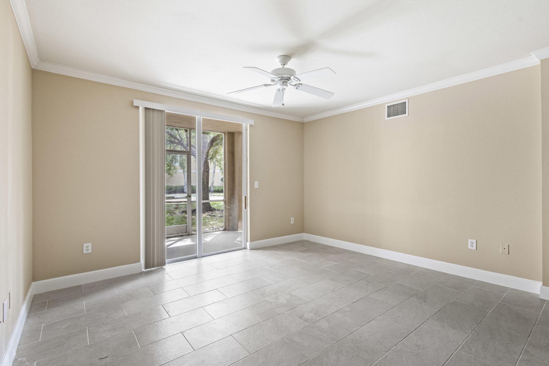 6450 Emerald Dunes Drive, Unit 103, West Palm Beach, FL 33411 Photo