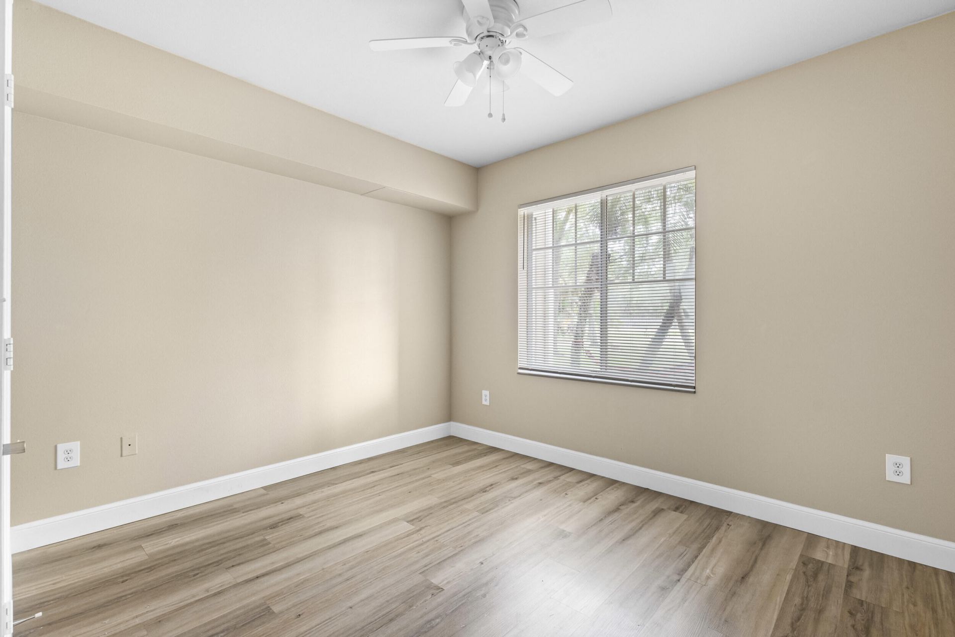 6450 Emerald Dunes Drive, Unit 103, West Palm Beach, FL 33411 Photo