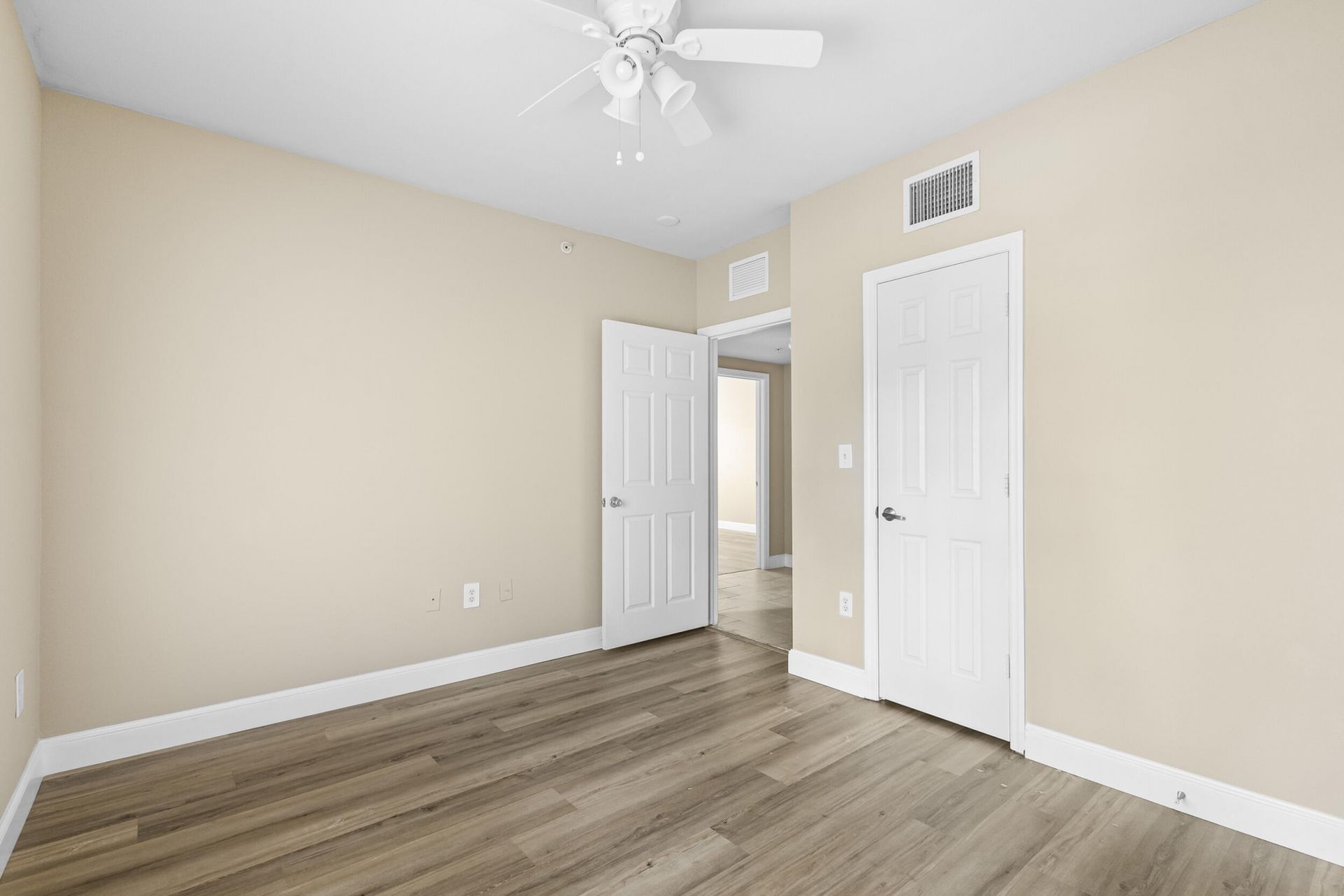 6450 Emerald Dunes Drive, Unit 103, West Palm Beach, FL 33411 Photo