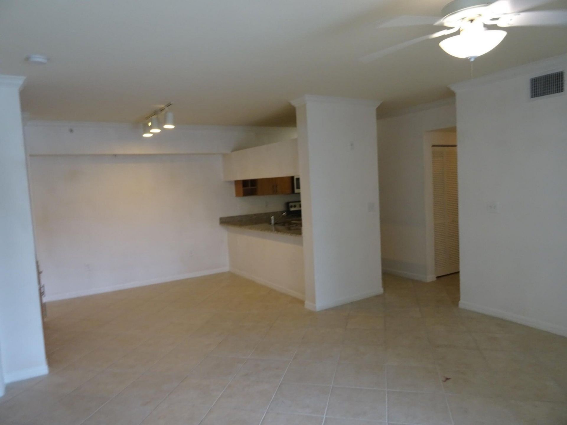 6450 Emerald Dunes Drive, Unit 103, West Palm Beach, FL 33411 Photo