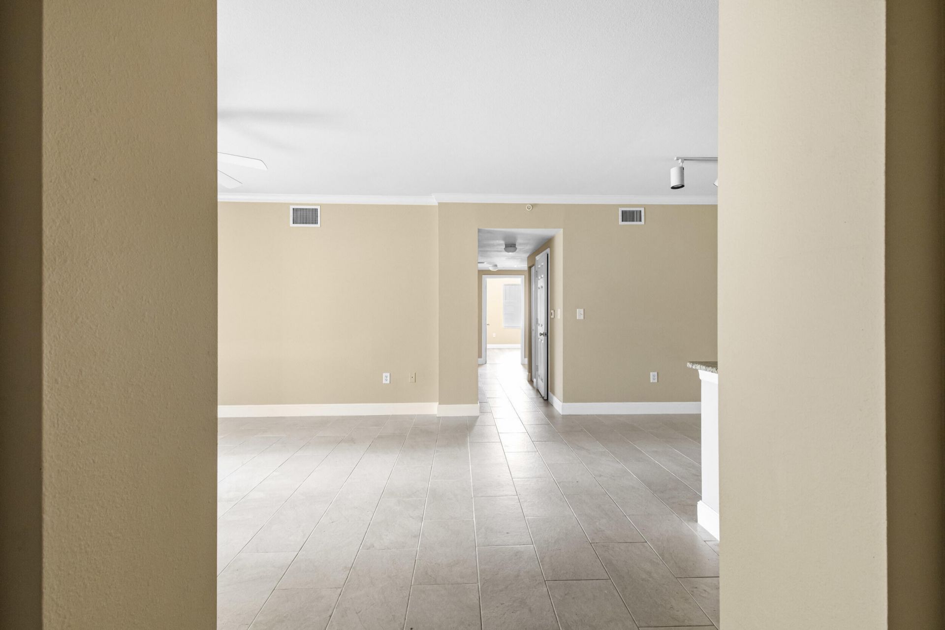 6450 Emerald Dunes Drive, Unit 103, West Palm Beach, FL 33411 Photo