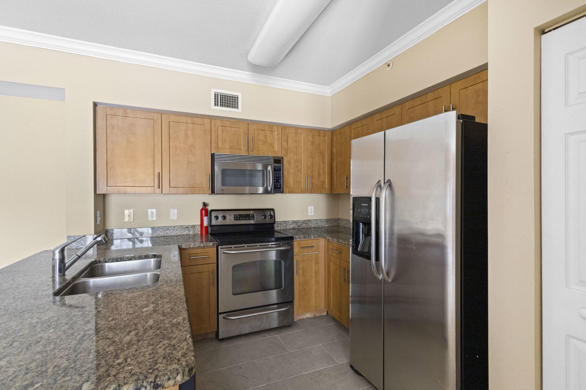 6450 Emerald Dunes Drive, Unit 103, West Palm Beach, FL 33411 Photo