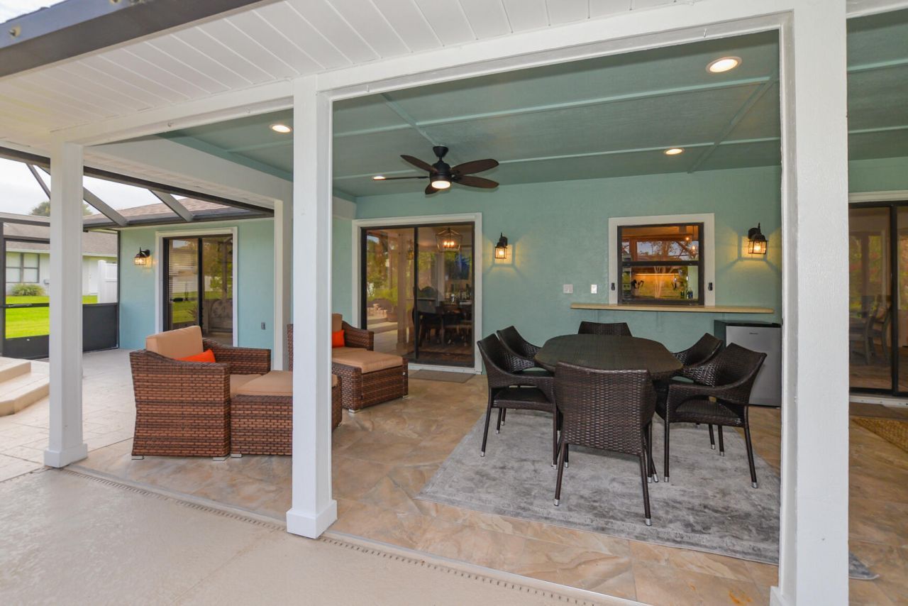 2411 NE Pinecrest Lakes Boulevard, Jensen Beach, FL 34957 Photo