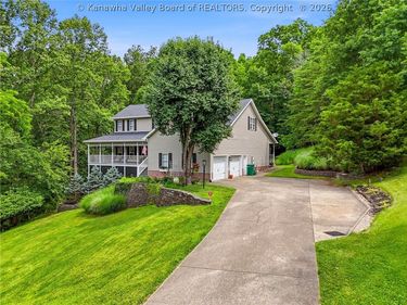 56 Deerfield Drive, Hurricane, WV 25526