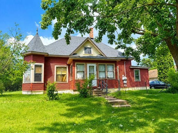 420 W Jackson Street , Parkers Prairie, MN 56361