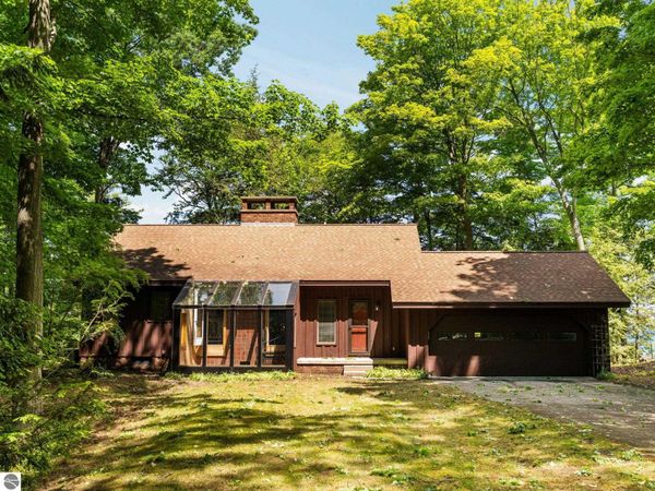 3929 Bay Valley Drive, Williamsburg, MI 49690