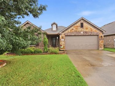 4720 Lazy Oaks Street, Fort Worth, TX 76244