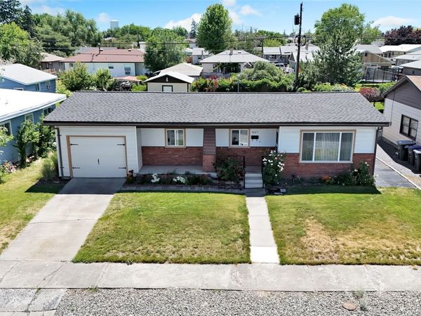 827 S Juniper Drive , Moses Lake, WA 98837
