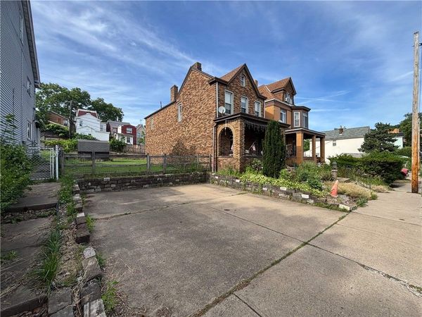 135 Rochelle St, Pittsburgh, PA 15210