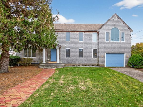 15 Hedge Lane, Falmouth, MA 02540