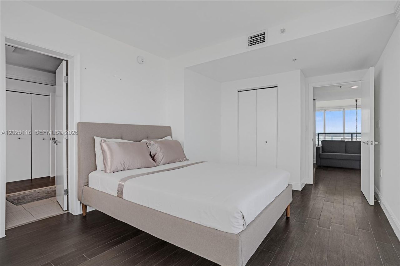 7930 East Dr , Unit 1808, North Bay Village, FL 33141 Photo