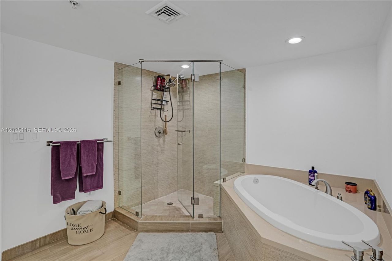 7930 East Dr , Unit 1808, North Bay Village, FL 33141 Photo