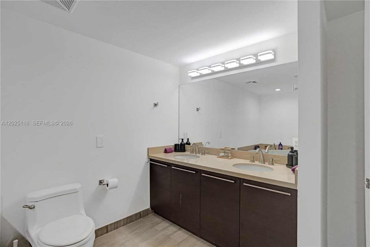 7930 East Dr , Unit 1808, North Bay Village, FL 33141 Photo
