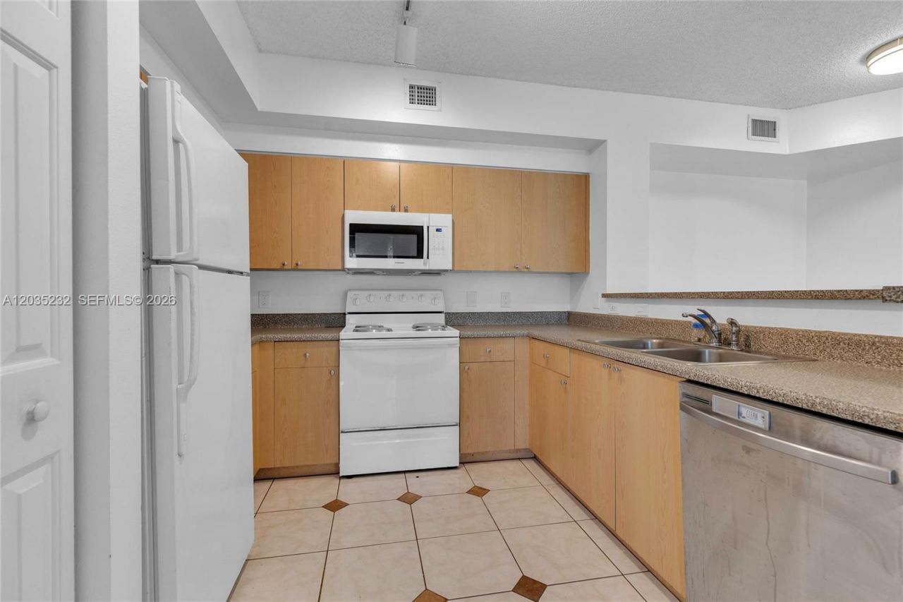 8000 N Nob Hill Rd , Unit 106, Tamarac, FL 33321 Photo