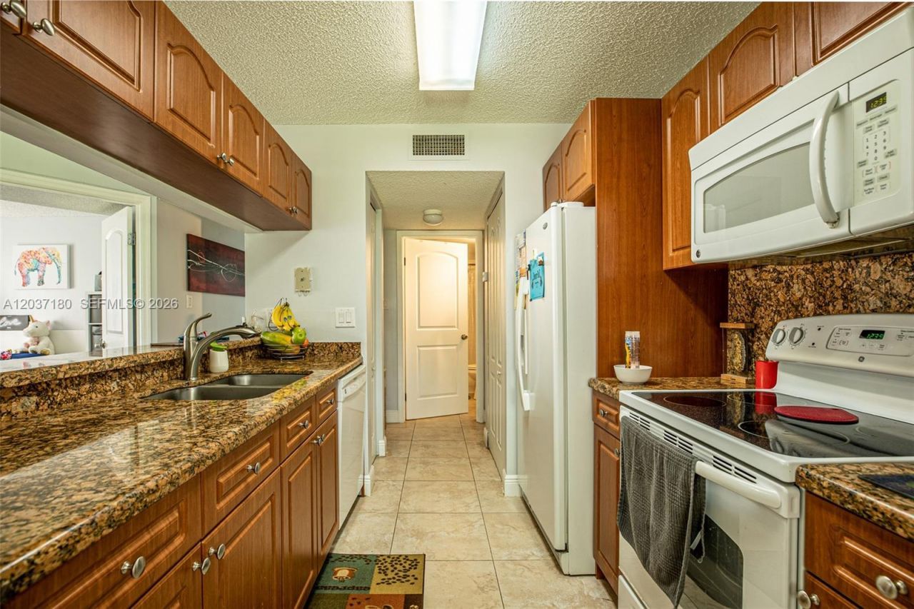 15780 SW 106th Ter , Unit 107, Miami, FL 33196 Photo
