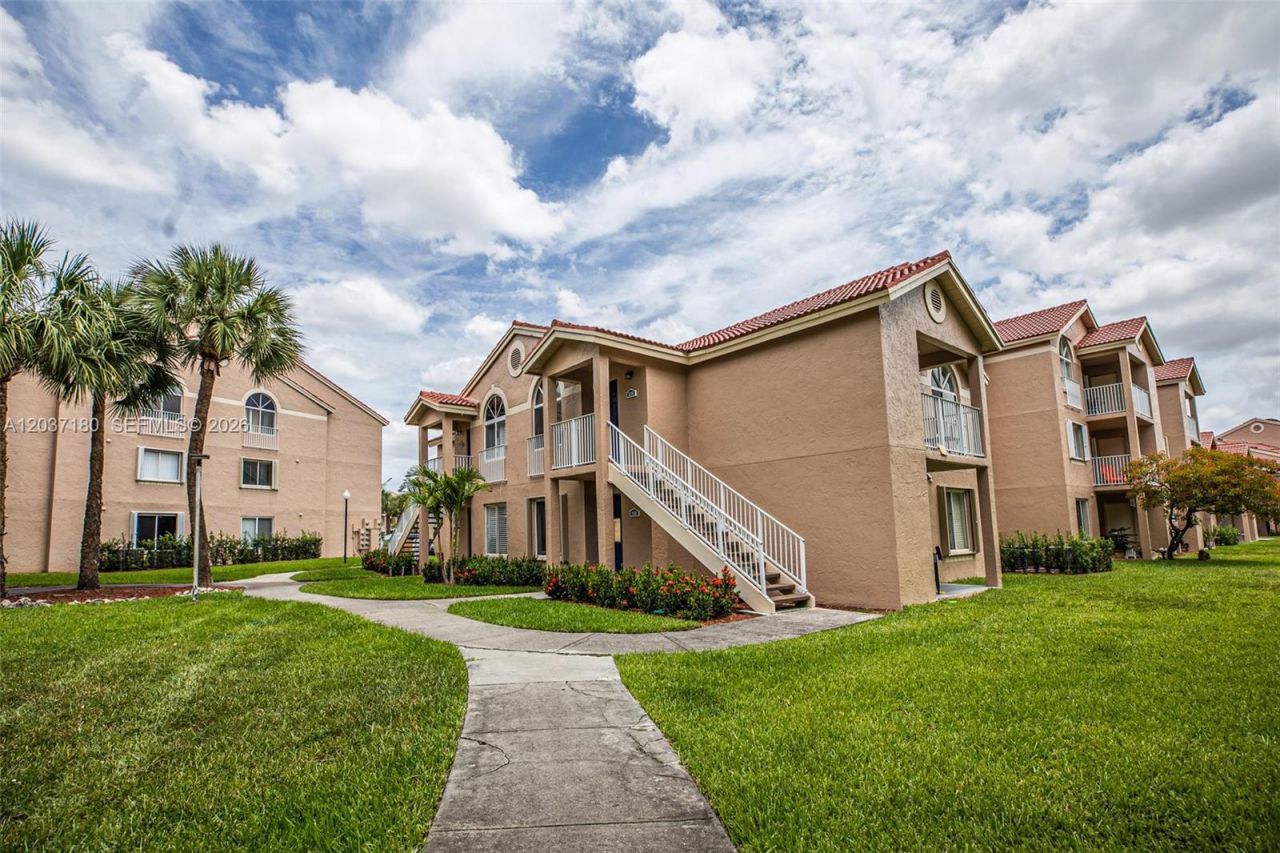 15780 SW 106th Ter , Unit 107, Miami, FL 33196 Photo