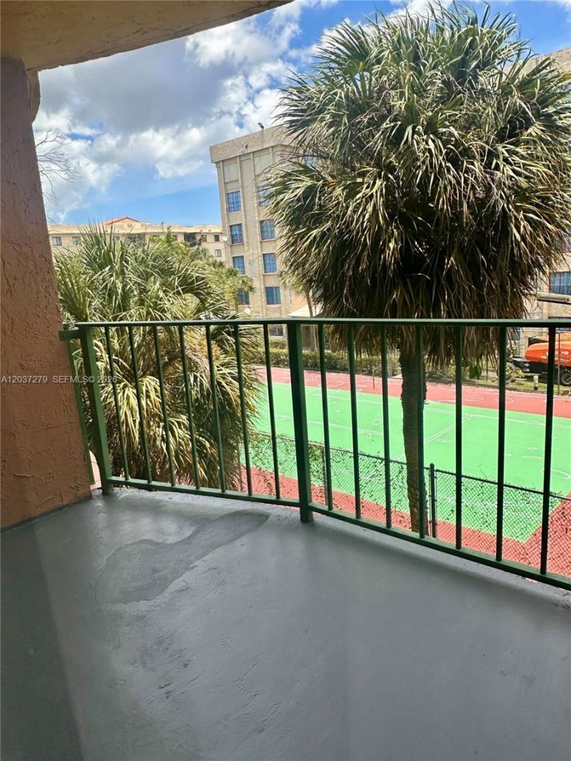 9360 Fontainebleau Blvd , Unit 309, Miami, FL 33172 Photo