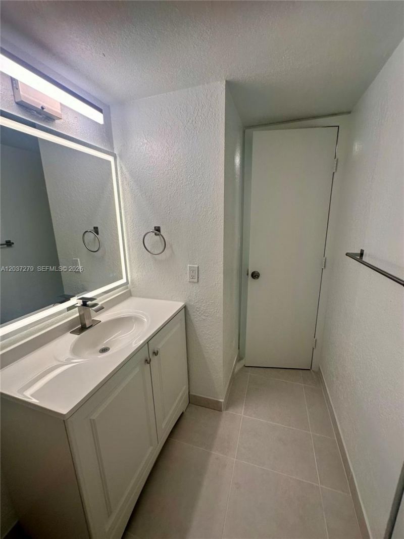 9360 Fontainebleau Blvd , Unit 309, Miami, FL 33172 Photo