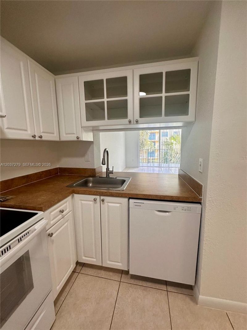 9360 Fontainebleau Blvd , Unit 309, Miami, FL 33172 Photo