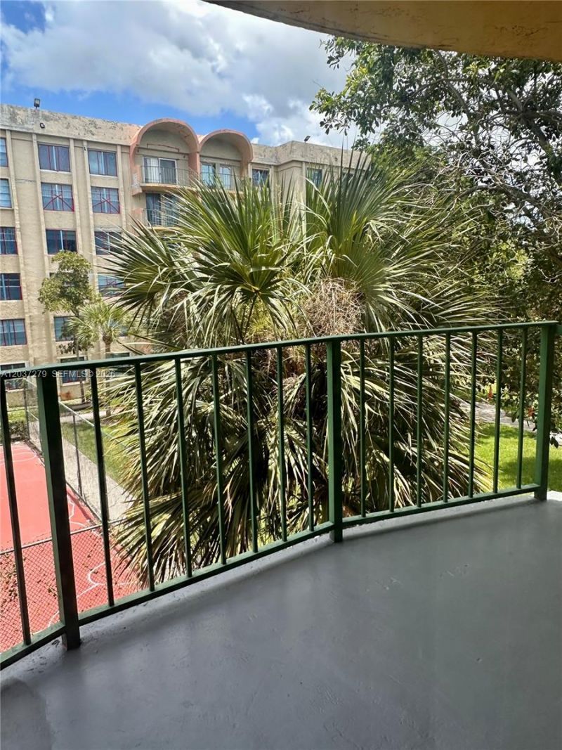 9360 Fontainebleau Blvd , Unit 309, Miami, FL 33172 Photo