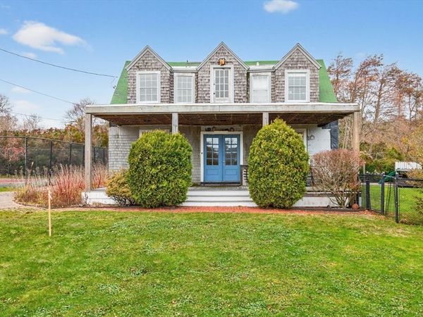 9 Hedge Lane, Falmouth, MA 02540