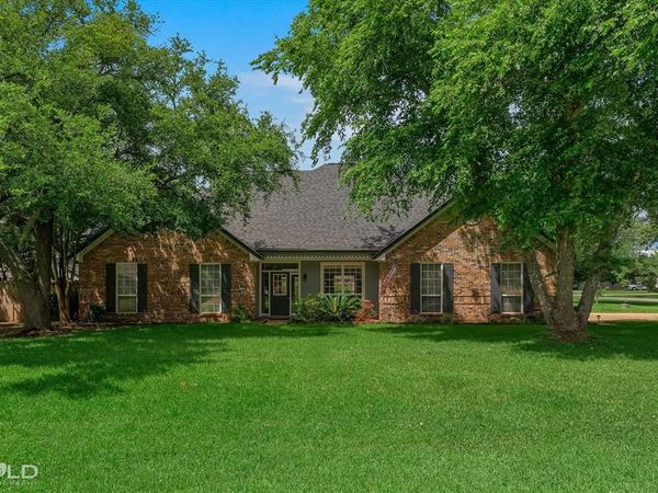 215 Crosscreek Drive, Bossier City, LA 71111